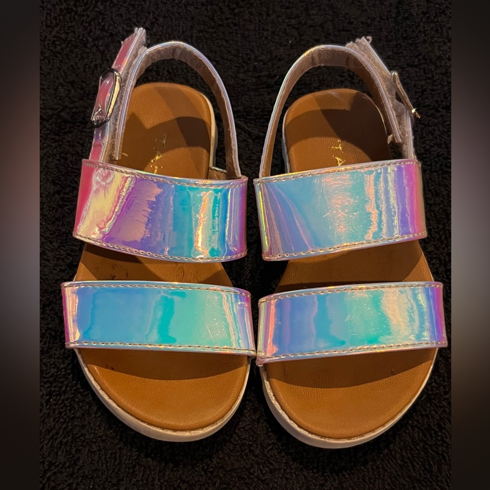 Tahari sandals